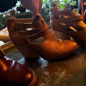 Kork-Ease Women's Stina clogs booties Size 6.5 Tan Brown Leather strappy shoe